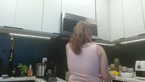 Snapshot of hazel_skye chatting on February 9, 4:11 pm Hazel online show from February 9, 4:11 pm