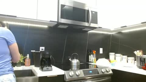 Snapshot of hazel_skye chatting on February 20, 4:51 pm Hazel online show from February 20, 4:51 pm