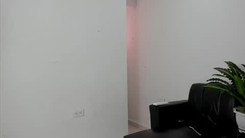 hazel_slim_ online show from February 20, 2:39 pm