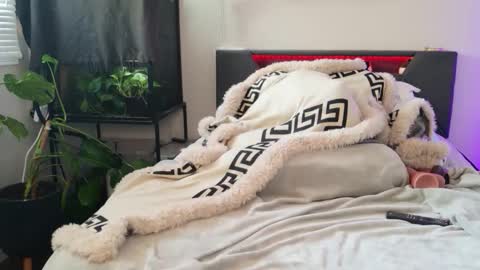 Hazeleo online show from March 30, 10:00 pm