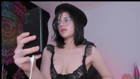 Snapshot of hazelkush00 chatting on March 6, 2:41 am HazelKush online show from March 6, 2:41 am