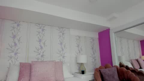 Snapshot of hazelmoret chatting on September 10, 11:43 am HazelMoret online show from September 10, 11:43 am