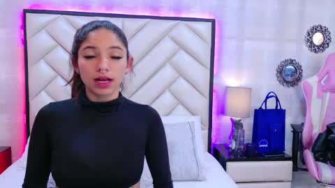 Snapshot of hazelmoret chatting on September 19, 11:33 am HazelMoret online show from September 19, 11:33 am