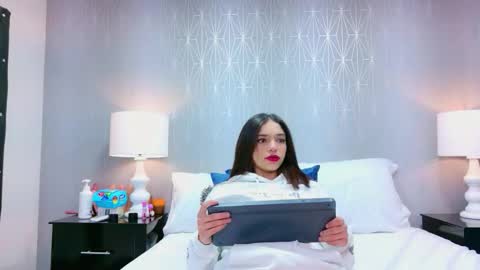 Snapshot of hazelmoret chatting on February 8, 3:26 pm HazelMoret online show from February 8, 3:26 pm