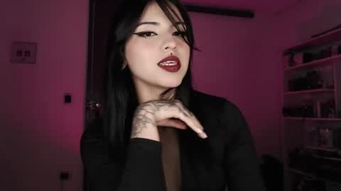 Snapshot of heatherdemonzx_ chatting on June 16, 2:25 am HEATHER DEMONZX Please help me to reach 100 thumbs up online show from June 16, 2:25 am