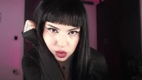 Snapshot of heatherdemonzx_ chatting on August 4, 6:05 am HEATHER DEMONZX Please help me to reach 100 thumbs up online show from August 4, 6:05 am