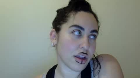 Snapshot of heatwavee chatting on December 9, 11:24 pm heatwavee online show from December 9, 11:24 pm