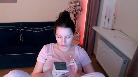 Snapshot of heaven_chloe chatting on May 3, 6:36 pm Heaven girl online show from May 3, 6:36 pm