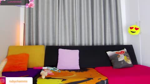 AngieLizzy online show from May 31, 2:46 pm