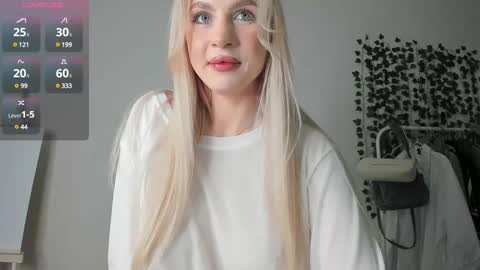 Snapshot of heavenlysky_ chatting on December 10, 12:28 am Akemi instinthemoodforlooove online show from December 10, 12:28 am