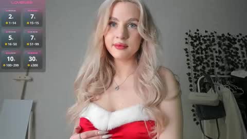 Snapshot of heavenlysky_ chatting on December 23, 6:37 pm Akemi instinthemoodforlooove online show from December 23, 6:37 pm