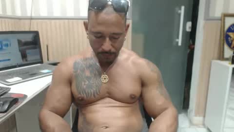 hebertgomes online show from November 28, 10:45 pm