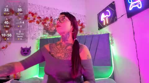 Snapshot of hecate_queen chatting on October 27, 12:20 pm Hecate Queen online show from October 27, 12:20 pm