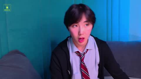 HEEJIN online show from November 23, 8:30 pm