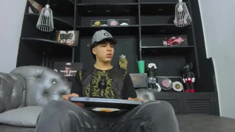 Snapshot of heellboy_ chatting on October 15, 7:25 pm heellboy_ online show from October 15, 7:25 pm