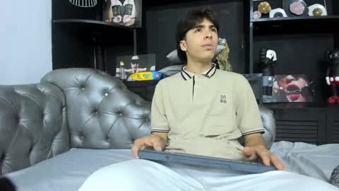 Snapshot of heellboy_ chatting on October 23, 7:56 pm heellboy_ online show from October 23, 7:56 pm