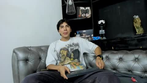 Snapshot of heellboy_ chatting on November 10, 8:08 pm heellboy_ online show from November 10, 8:08 pm