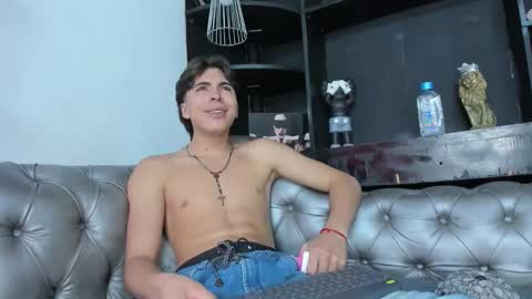 Snapshot of heellboy_ chatting on November 14, 4:00 am heellboy_ online show from November 14, 4:00 am