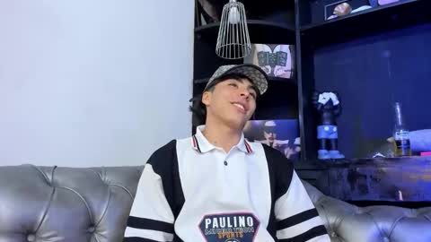 Snapshot of heellboy_ chatting on November 20, 8:08 pm heellboy_ online show from November 20, 8:08 pm