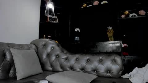 Snapshot of heellboy_ chatting on November 23, 2:22 am heellboy_ online show from November 23, 2:22 am