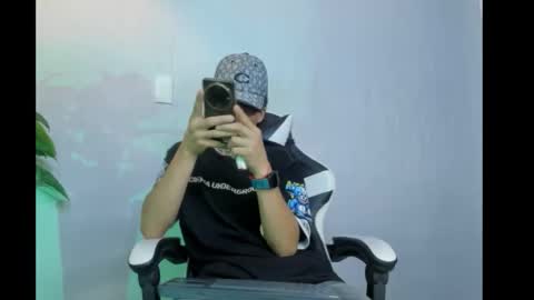 Snapshot of heellboy_ chatting on November 26, 2:56 am heellboy_ online show from November 26, 2:56 am