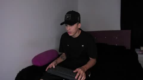 Snapshot of heellboy_ chatting on April 6, 5:08 am heellboy_ online show from April 6, 5:08 am