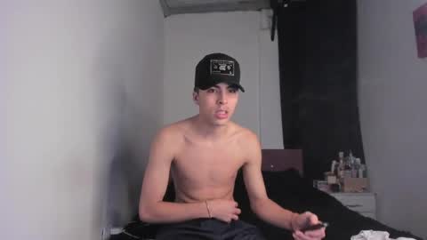 Snapshot of heellboy_ chatting on April 14, 4:51 am heellboy_ online show from April 14, 4:51 am