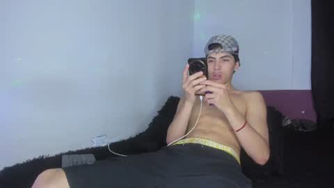 Snapshot of heellboy_ chatting on June 12, 10:19 pm heellboy_ online show from June 12, 10:19 pm