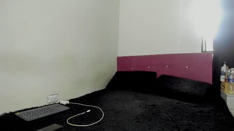 Snapshot of heellboy_ chatting on June 25, 9:19 pm heellboy_ online show from June 25, 9:19 pm