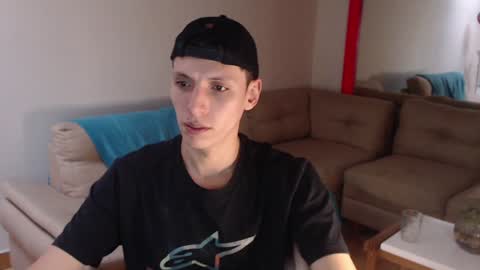 Snapshot of hefesto_69 chatting on January 3, 9:47 pm hefesto_69 online show from January 3, 9:47 pm