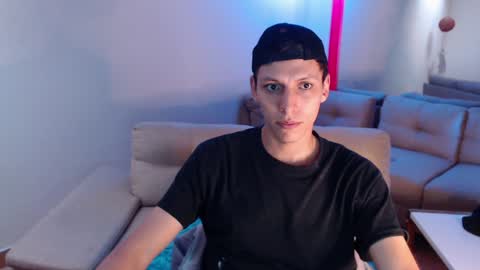 Snapshot of hefesto_69 chatting on February 4, 8:28 pm hefesto_69 online show from February 4, 8:28 pm