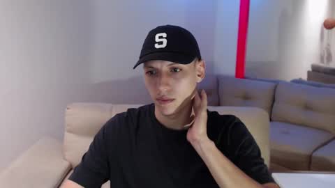 Snapshot of hefesto_69 chatting on March 6, 7:32 pm hefesto_69 online show from March 6, 7:32 pm