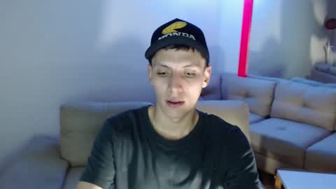 Snapshot of hefesto_69 chatting on March 10, 3:34 am hefesto_69 online show from March 10, 3:34 am