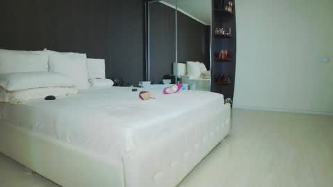 Helen online show from February 24, 7:33 am