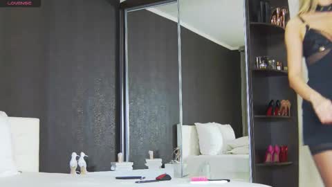 Helen online show from October 14, 2:29 pm