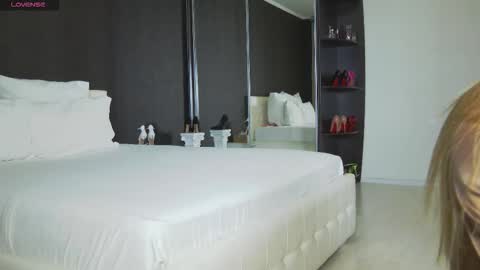 Helen online show from November 4, 6:29 pm