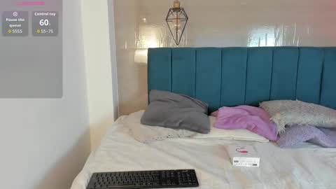heidi_feuer online show from October 7, 12:24 pm