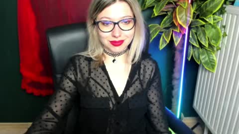 Snapshot of heidi_pleasure chatting on May 12, 4:53 am Heidi online show from May 12, 4:53 am