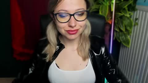 Snapshot of heidi_pleasure chatting on June 1, 4:36 am Heidi online show from June 1, 4:36 am