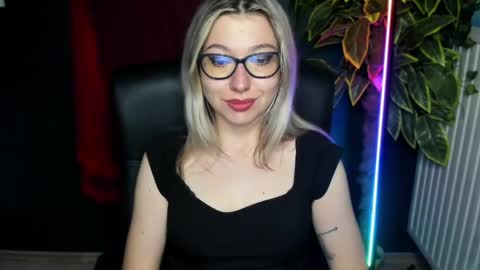 Snapshot of heidi_pleasure chatting on June 9, 4:24 am Heidi online show from June 9, 4:24 am