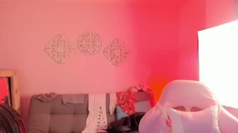 Snapshot of heidipalmer chatting on June 16, 11:40 pm Heidi Palmer online show from June 16, 11:40 pm