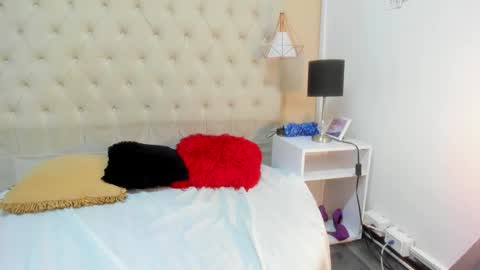 hellen online show from December 16, 6:38 pm