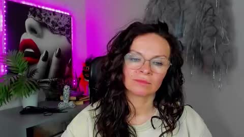 Snapshot of helen_79 chatting on April 15, 2:57 pm Helen online show from April 15, 2:57 pm