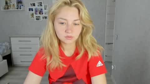 Snapshot of helen_angel_girl chatting on July 13, 6:27 am Helen sven online show from July 13, 6:27 am