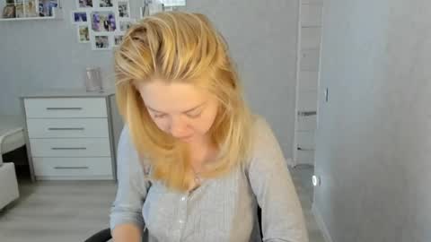 Snapshot of helen_angel_girl chatting on July 17, 5:14 am Helen sven online show from July 17, 5:14 am