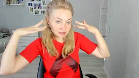 Snapshot of helen_angel_girl chatting on August 1, 8:24 am Helen sven online show from August 1, 8:24 am