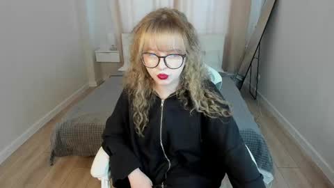 Snapshot of helen_carson chatting on April 20, 1:08 am Helen Carson online show from April 20, 1:08 am