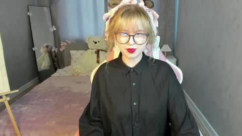 Snapshot of helen_carson chatting on April 21, 1:18 am Helen Carson online show from April 21, 1:18 am
