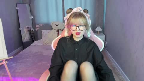 Snapshot of helen_carson chatting on April 21, 1:42 am Helen Carson online show from April 21, 1:42 am
