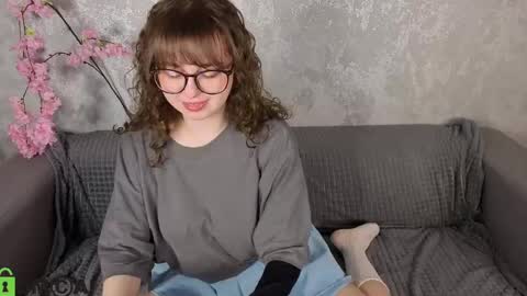 Snapshot of helen_carson chatting on May 4, 1:01 am Helen Carson online show from May 4, 1:01 am